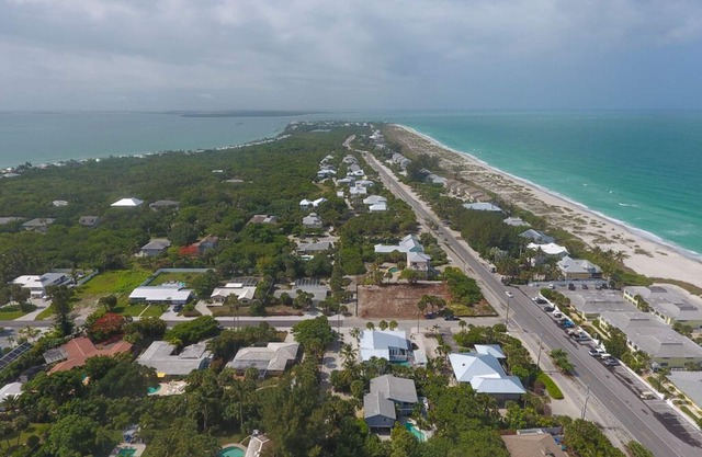 The Hidden Paradise Getaway! 4/3 pool home