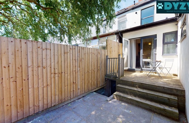 The Hideaway - Garden - Pets Allowed