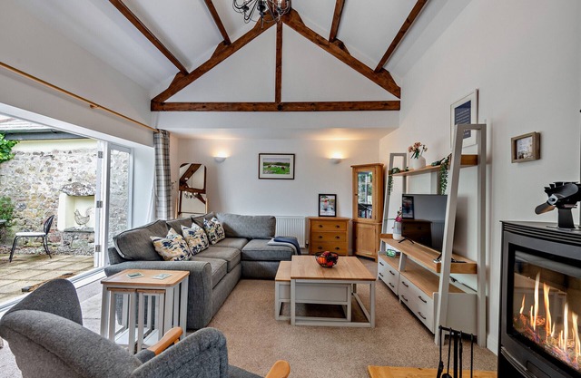 The Hideaway - Two Bedroom House, Sleeps 4