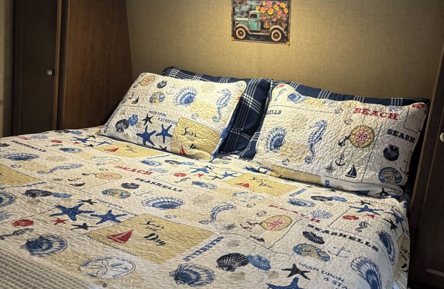 The Hideout - Charming RV in town, minutes away from Tarleton University