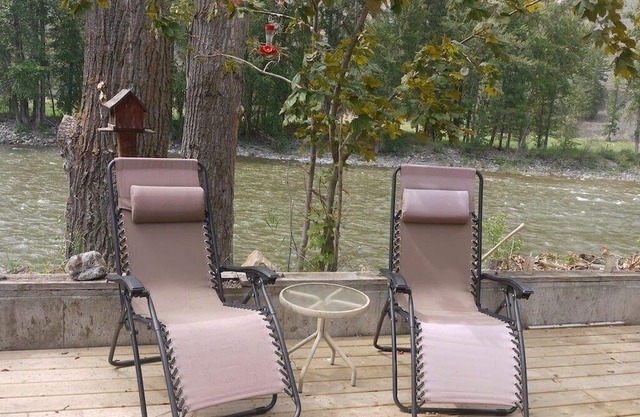 The Homestead is a peaceful Riverside Cottage