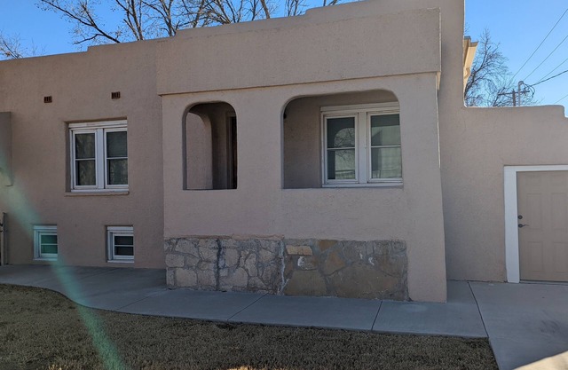 The Jalapeño- Historic Adobe Home in Walkable Area