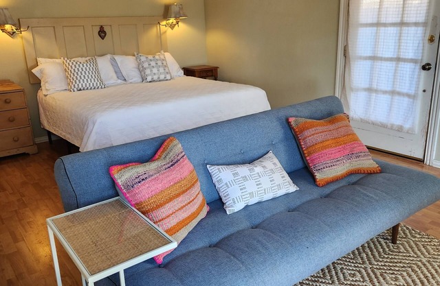 The King Suite At Casa Hermosa, Gaze At Sleeping Lion Mountain From Your Porch!