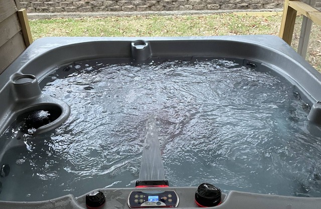 The Lake House on Dale Hollow Lake with Hot Tub