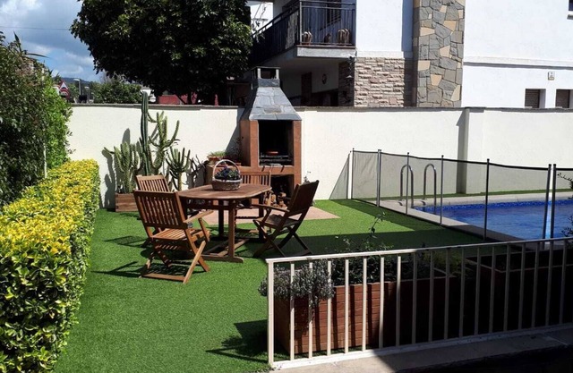 "The Lemon Tree Home" Villa with private pool and garden in Premià de Dalt