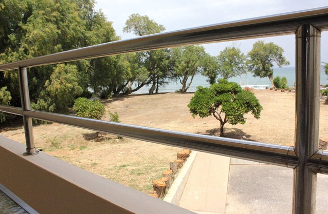 The "LifeGuard" Seafront Luxury Flat, 15meters from beach!