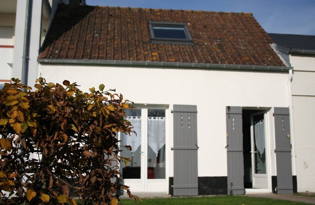 'The Lirots': Charming House Facing Port