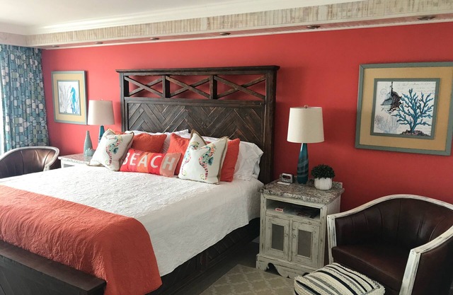 The Luv Shack- Oceanfront Romantic Couples Suite, Fireplace, Walk In shower