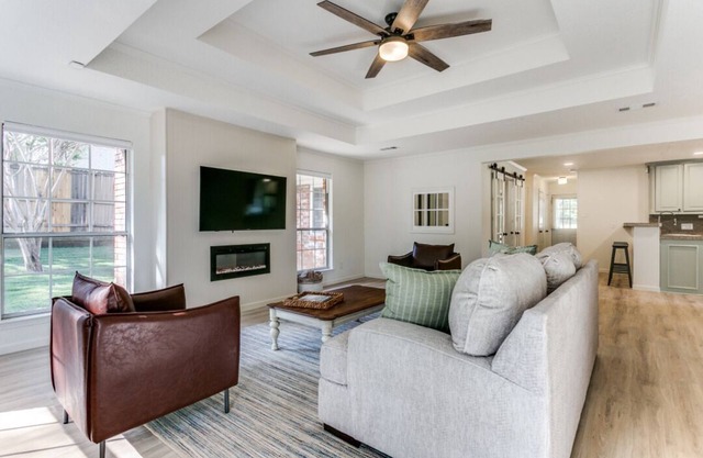 The Main Street Cottage: Dog-Friendly, Central DFW location, Walk to Main St