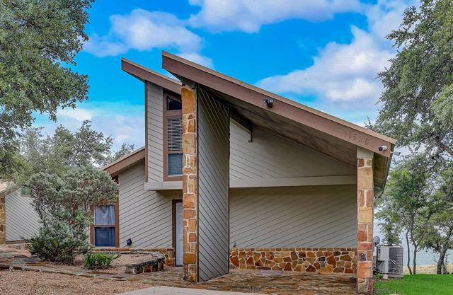 The Mallard on Lake Buchanan Dam | House in Burnet