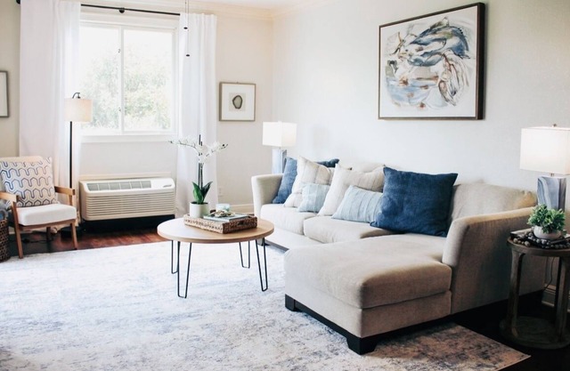 The Milo-ONE block to Campus-newly remodeled-sleeps 4 comfortably