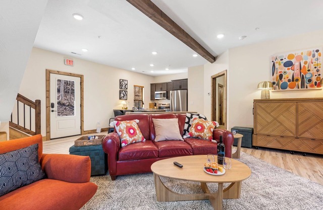 The Mod Lodge-Private Hot Tub&Firepit-Near TableRock-Free Daily Tickets-Community Indoor Pool & More