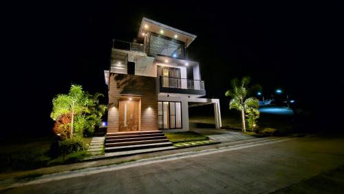The Monkeys Cabin At Sandari Batulao