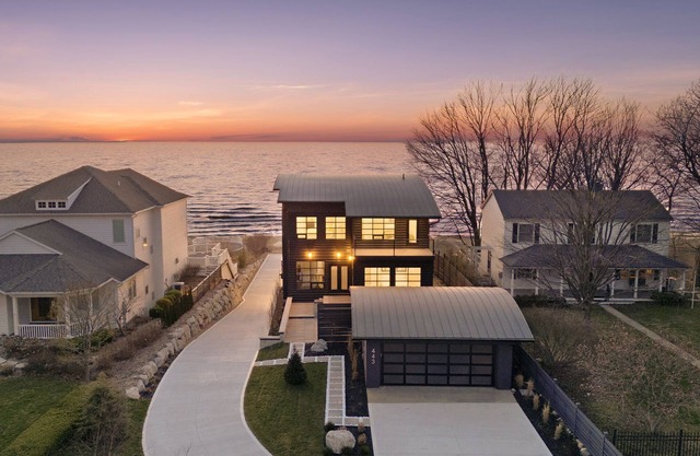 THE MOST STUNNING HOME ON LAKE MICHIGAN 5 BEDROOM 7 BATH nBRAND NEW HOME
