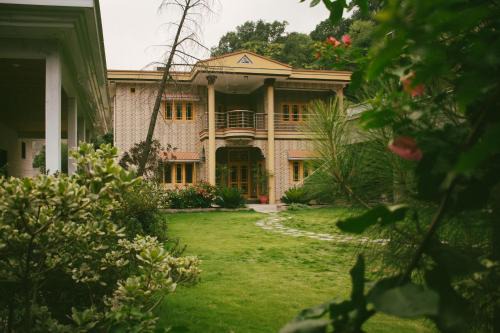 The Mountain Retreat, Muzaffarabad - Families Only