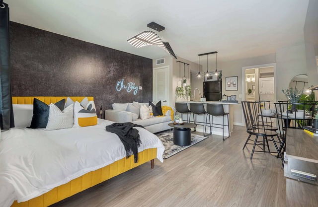 The Ochre | Stylish Studio | 10 Mins Downtown ATX!