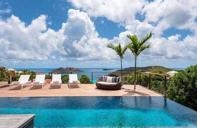 The One - 3 bedroom ocean view villa on the hillside in Colombier