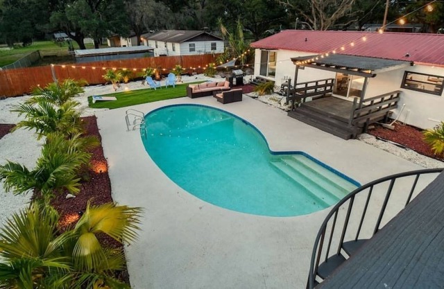 The Palms Oasis - Pool Getaway