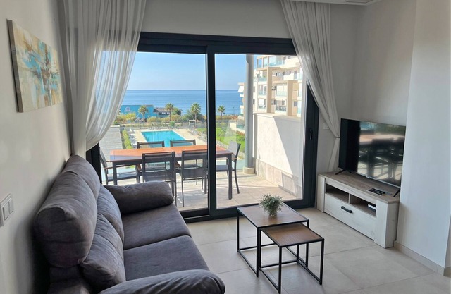 The Paradise Apartment. ¡Incredible luxury front line beach apartment!