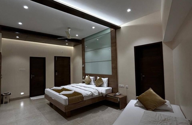 The Paradise Hotel - Luxury Stay