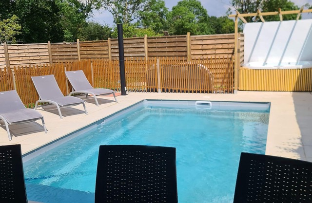 The peace and quiet of a country house with swimming poolSPA 10 minutes from the Vendée beaches