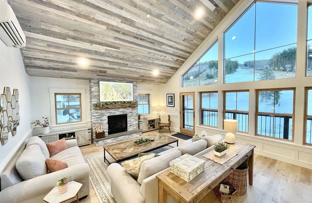 THE PENTHOUSE at Cranmore Mt. Resort, N. Conway, 4-season pool, near Story Land!