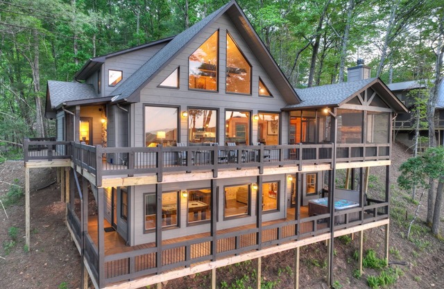 "The Perfect Landing" Beautiful View Newly built Cabin in 2022!