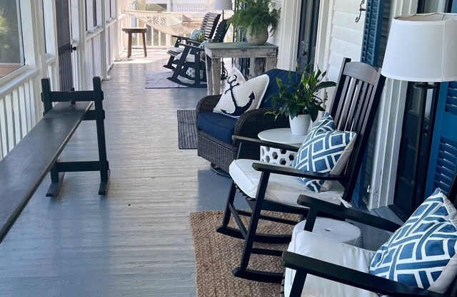 The Perfect Seaside Cottage To Enjoy The Charmed Life On Sullivan's Island