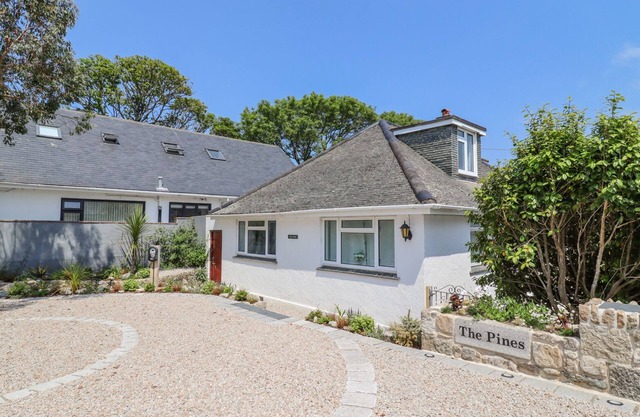 THE PINES, pet friendly, country holiday cottage in Carbis Bay