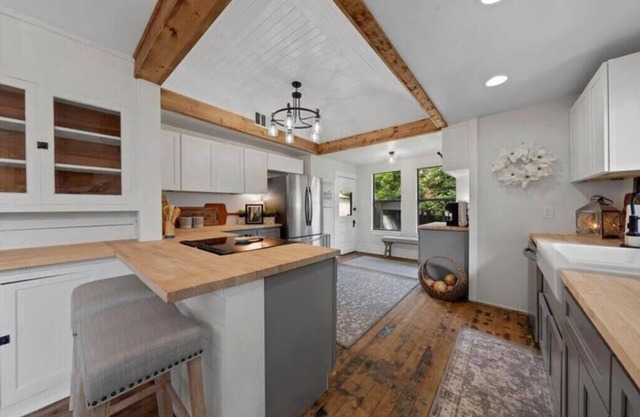 The Pinewood House - 3-bedroom house in the heart of Waco