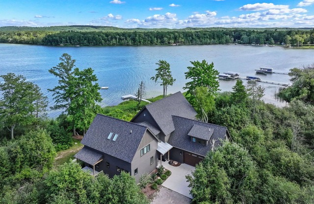 The Point On Green Lake & Betsie River | Dogs OK