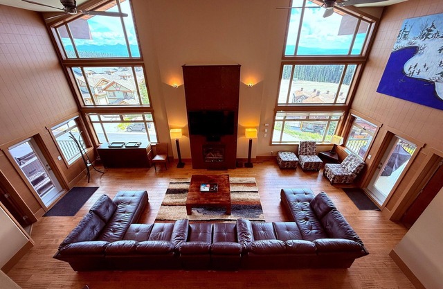 The Raven Penthouse-6 Bedroom 5 Bathroom Ski Condo with 3 Master Bedrooms + Loft