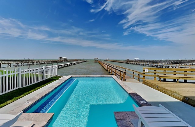 The Reel McCoy | Dog Friendly + Lighted Pier & Pool!