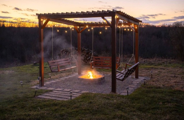 The Ridge Cabin! 15-minutes from the ARK