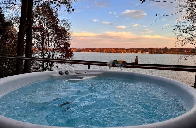 The Ridge | Lake Front | Hot Tub | Kayak+Pvt Dock