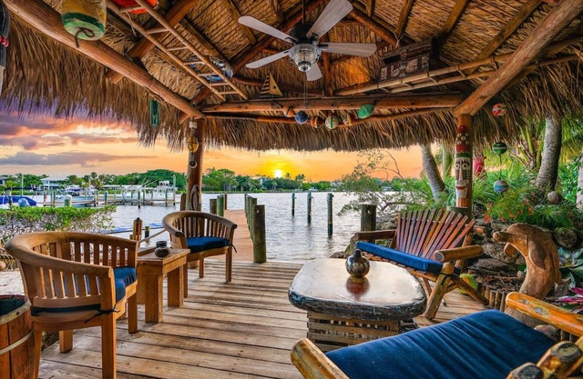 THE RIVER HOUSE, 21 Foot Boston Whaler Included