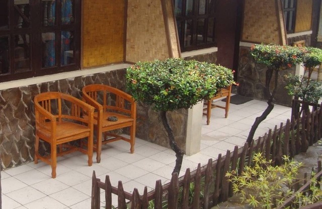 The rooms on the cliff overlooking Mt. Bromo