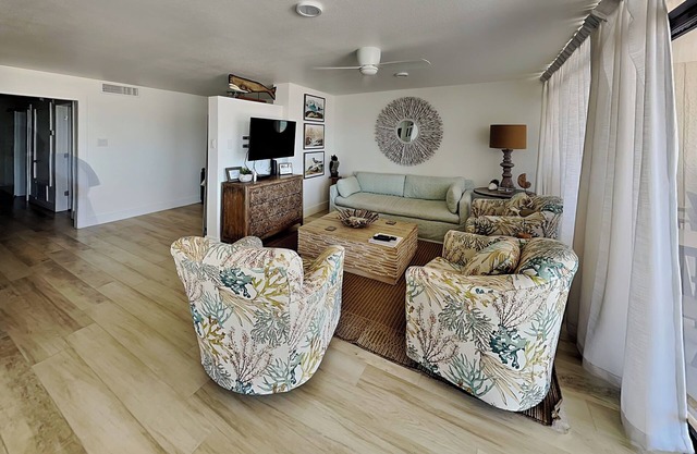 The Royal Reef | Pet Friendly, Bay Views + Pool!