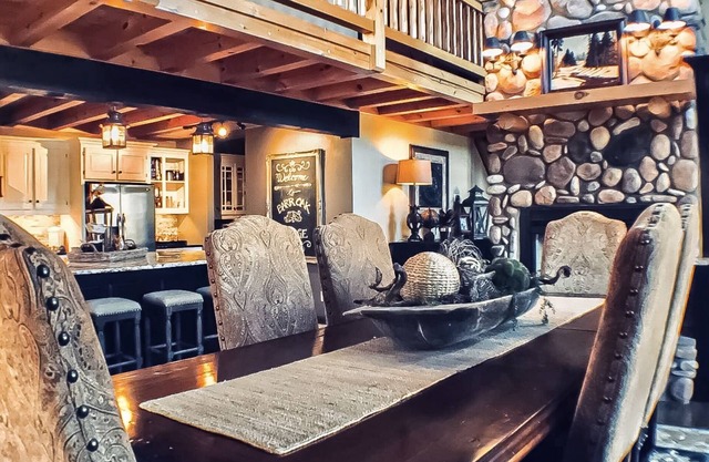 The Rustic Barr Oak Lodge Retreat is a peaceful place to relax and rejuvenate