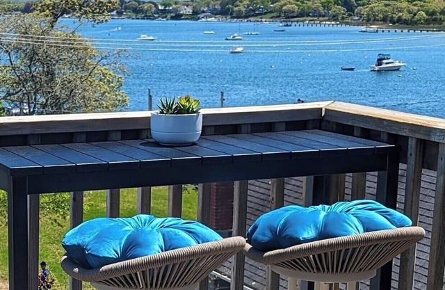 The SandDollar Suite - Private Deck with Gorgeous Views of Onset Beach