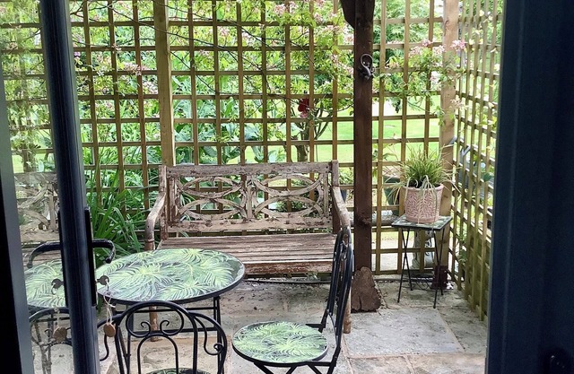 The Snug in Cheltenham- A Cosy & Unique Space
