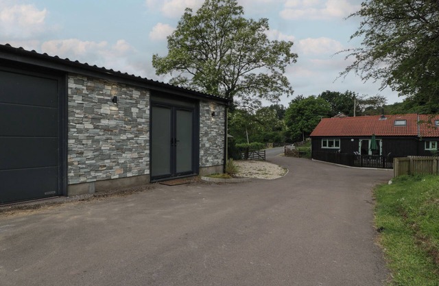 THE SNUG, pet friendly, with a garden in Caerwent