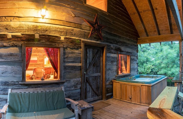 The Spa Vista Private Log Cabin at Scenic Hill Retreat with Hot Tub and Moon Tower