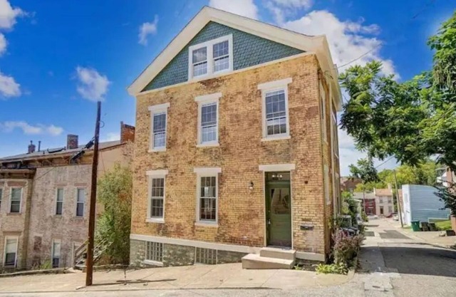 The Speakeasy-Walk to OTR, Basement Bar, Cozy Stay