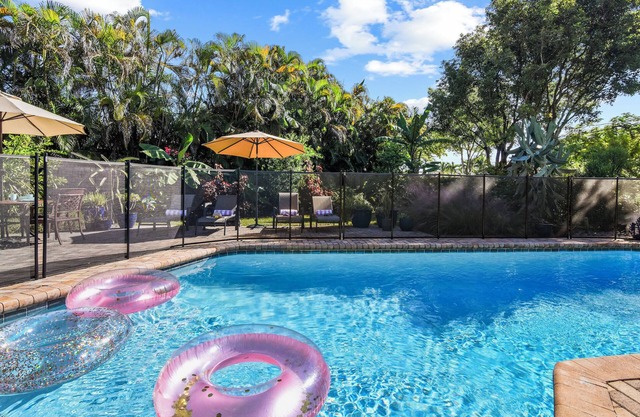 The Springs - Pool, Pets, Designer Kitchen & Work Stations (Desks, Monitors, Chairs)