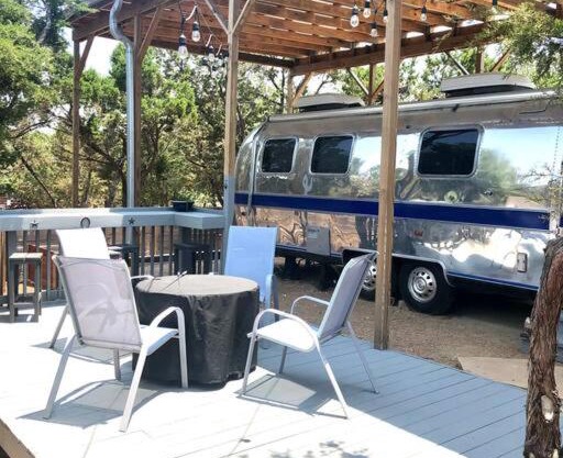 The Steel Magnolia Airstream - Cabins At Rim Rock