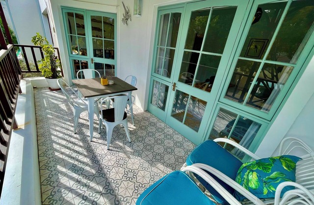 The Sunbird - Cozy fully equipped self-catering apartment 450m to the Beach