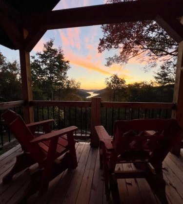 The Sunrise Cabin with Amazing Views
