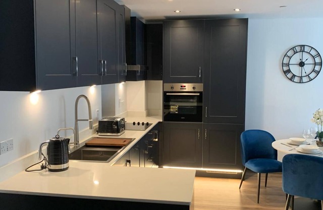 The Sunrise Den-Lovely 2 bedroom apartment/Parking
