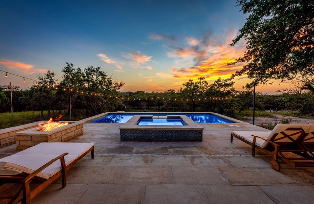 The Sweet Retreat l VOLLEYBALL COURT l Heated Pool & Spa l Sleep 20